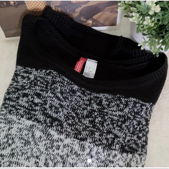[3 for $50] H&M Black ombré sweater - Picture 2 of 2
